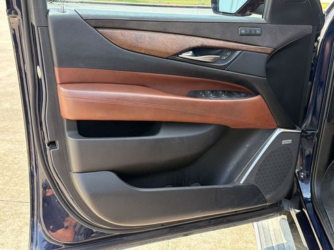 Used 2018 Cadillac Escalade Premium Luxury RWD image 14