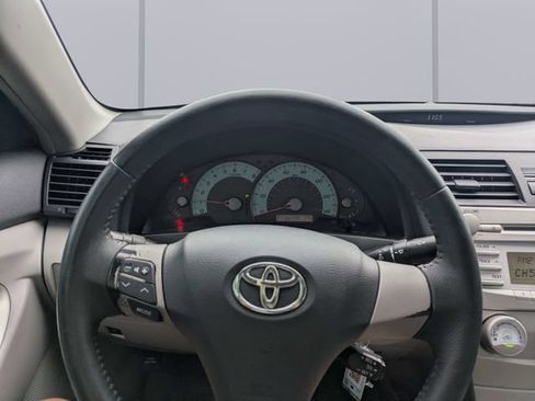 Used 2010 Toyota Camry LE FWD image 26