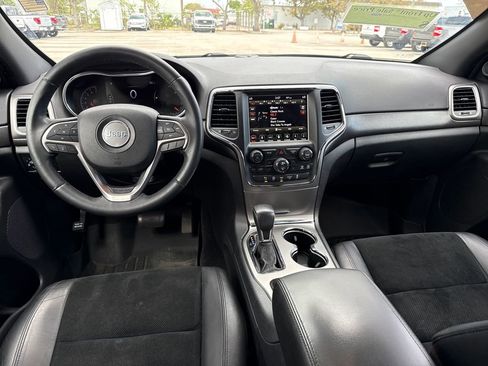 Used 2018 Jeep Grand Cherokee Laredo image 4