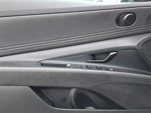 Certified 2025 Hyundai Elantra Sport image 12