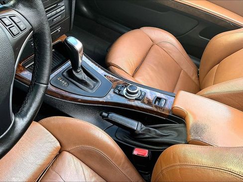 Used 2009 BMW 335i Convertible image 17