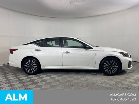 Used 2025 Nissan Altima 2.5 SV FWD image 5