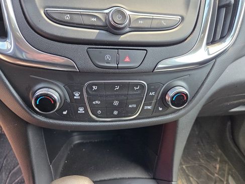 Used 2023 Chevrolet Equinox LT AWD/4WD image 16