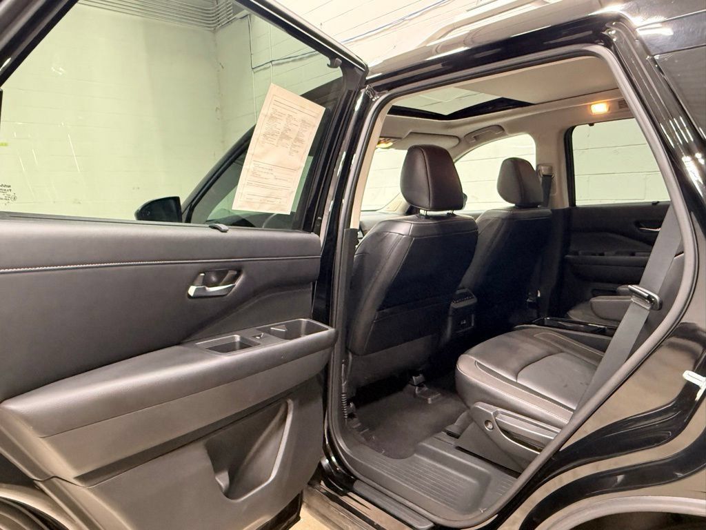 Used 2023 Nissan Pathfinder SL w/ SL Premium Package AWD/4WD image 30