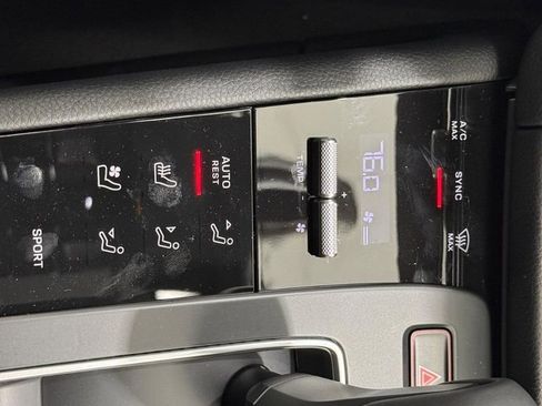 Used 2026 Porsche Macan image 24