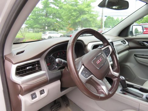 Used 2019 GMC Acadia SLT AWD/4WD image 15