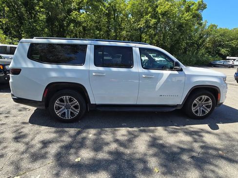 Used 2024 Jeep Wagoneer L Series II w/ Flexible Seating Group AWD/4WD image 9