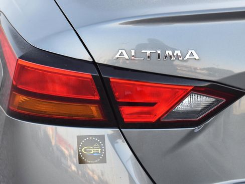 Used 2020 Nissan Altima 2.5 SR FWD image 6