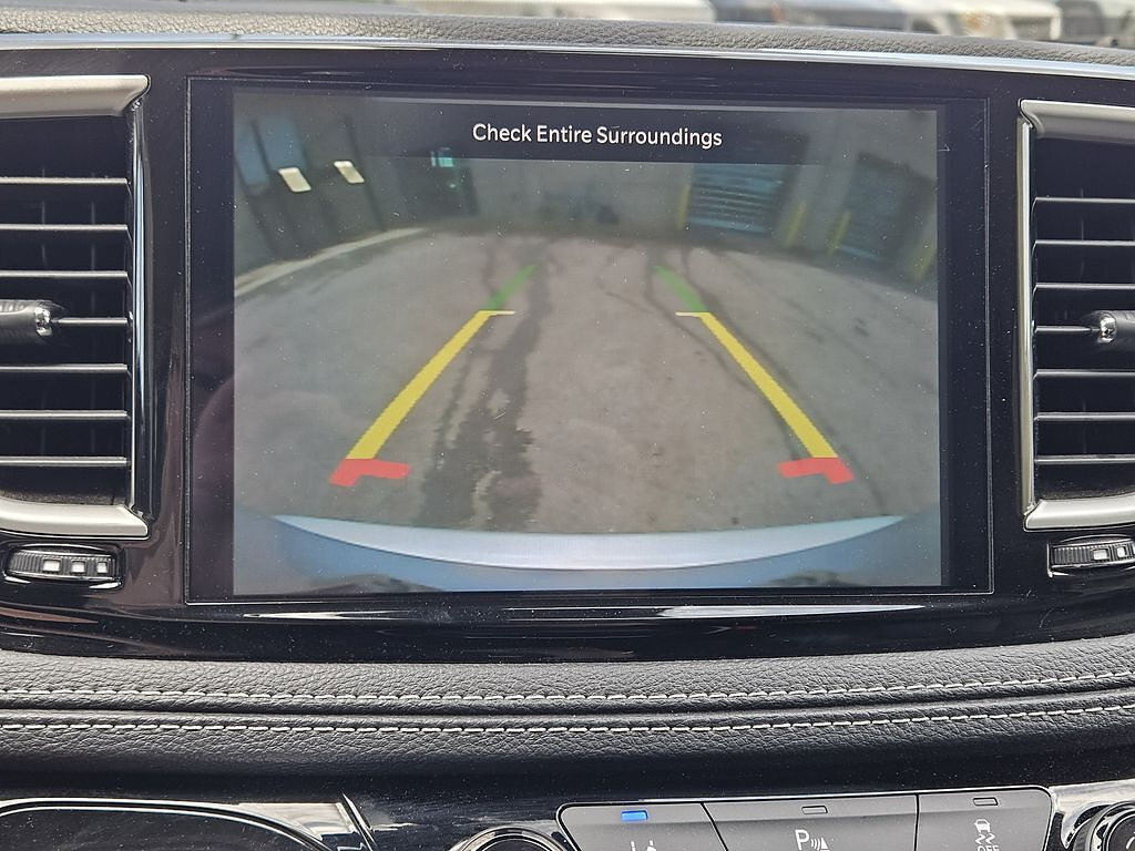 Used 2023 Chrysler Pacifica Touring-L FWD image 14