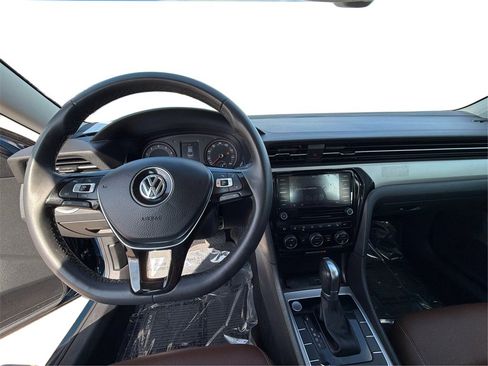 Used 2021 Volkswagen Passat 2.0T SE image 32