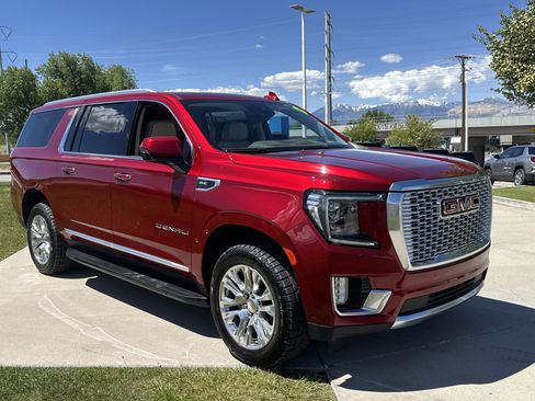 Used 2024 GMC Yukon XL Denali w/ Advanced Technology Package AWD/4WD image 7