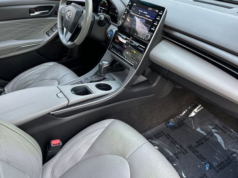Used 2022 Toyota Avalon Limited image 33