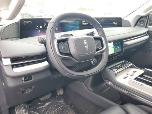 New 2026 Lincoln Navigator Reserve image 14