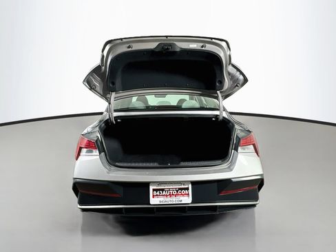 Used 2025 Hyundai Elantra Limited FWD image 36