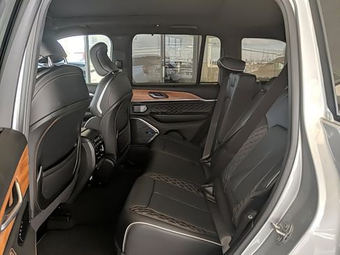 Used 2025 Jeep Grand Cherokee Summit image 17