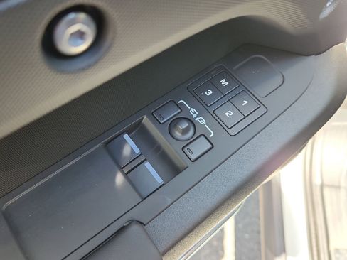 New 2025 Land Rover Defender 90 V8 image 10