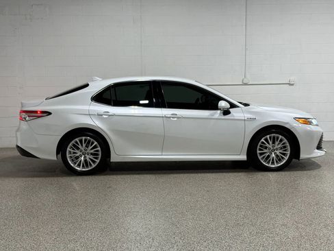 Used 2019 Toyota Camry XLE FWD image 5