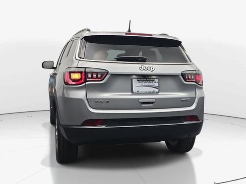 Used 2022 Jeep Compass Latitude AWD/4WD image 8