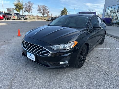 Used 2019 Ford Fusion SE w/ Equipment Group 151A image 12
