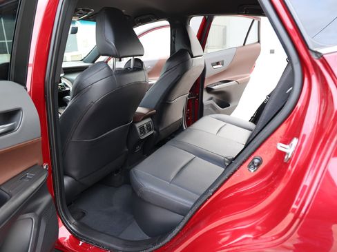 Certified 2024 Toyota Venza XLE image 37