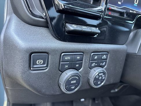 Used 2025 Chevrolet Silverado 2500 ZR2 w/ Technology Package image 27