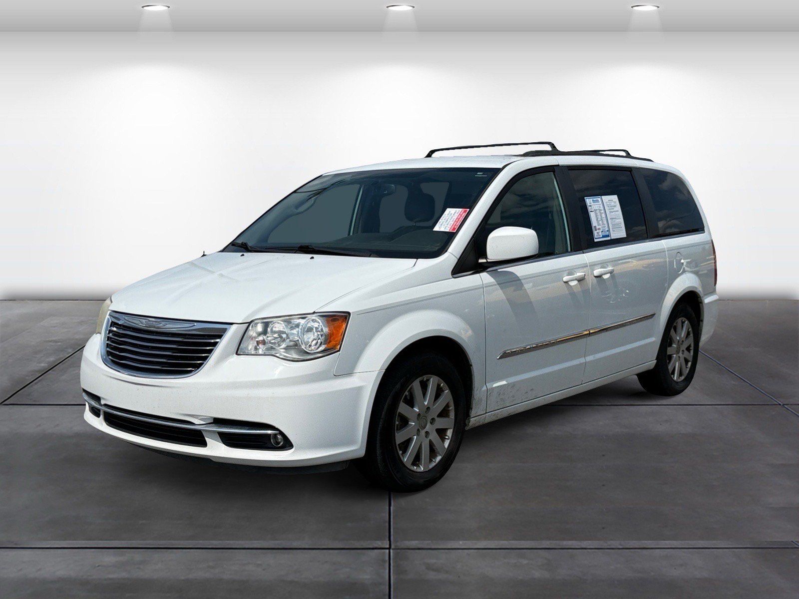 Used 2016 Chrysler Town & Country Touring FWD image 4