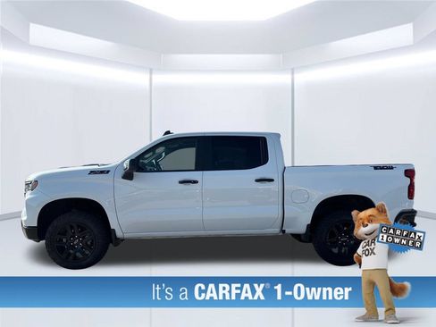 Used 2024 Chevrolet Silverado 1500 LT Trail Boss w/ Dark Appearance Package AWD/4WD image 4