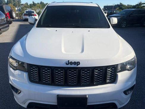 Used 2019 Jeep Grand Cherokee Altitude AWD/4WD image 4