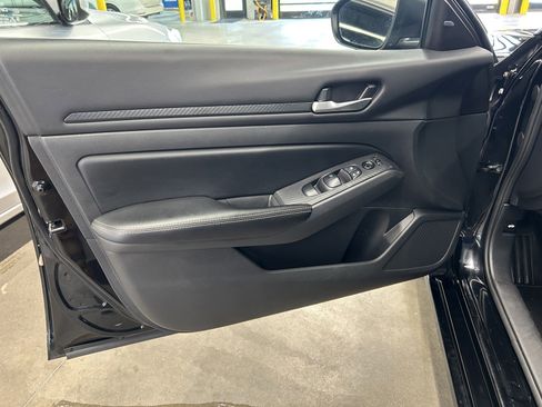 Used 2024 Nissan Altima 2.5 SV image 11