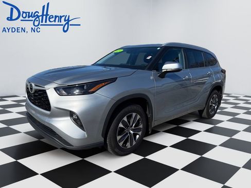 Used 2024 Toyota Highlander XLE image 1