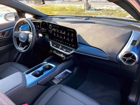 Used 2025 Chevrolet Equinox EV LT w/ Convenience Package image 21