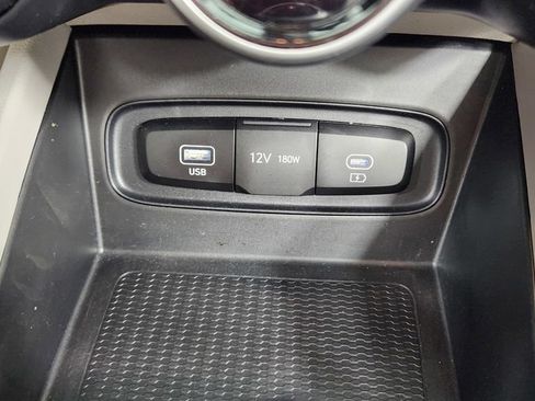 Used 2024 Hyundai Venue SEL FWD image 28