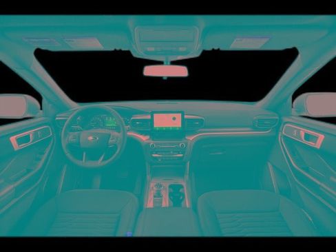 Used 2022 Ford Explorer XLT w/ Equipment Group 202A image 5