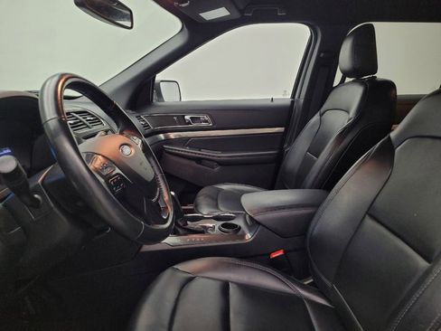 Used 2019 Ford Explorer XLT w/ Equipment Group 202A FWD image 17