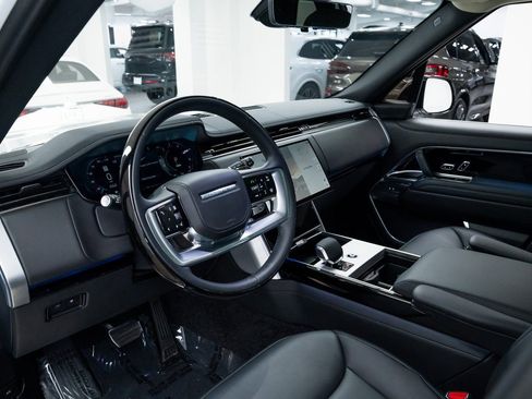 Used 2025 Land Rover Range Rover SE AWD/4WD image 18
