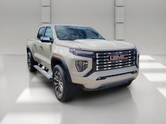 Used 2026 GMC Canyon Denali AWD/4WD image 3