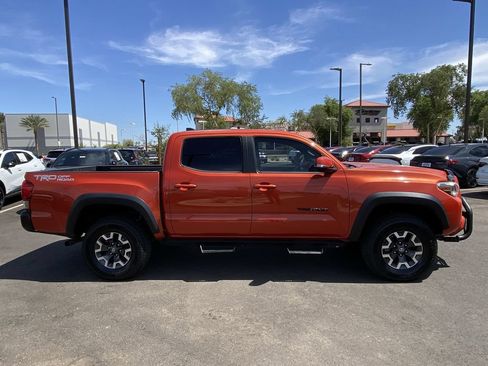 Used 2017 Toyota Tacoma TRD Off-Road w/ Tow Package RWD image 2