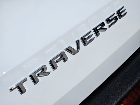 New 2026 Chevrolet Traverse LT image 13