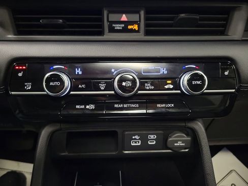 Used 2024 Honda Pilot Touring image 19