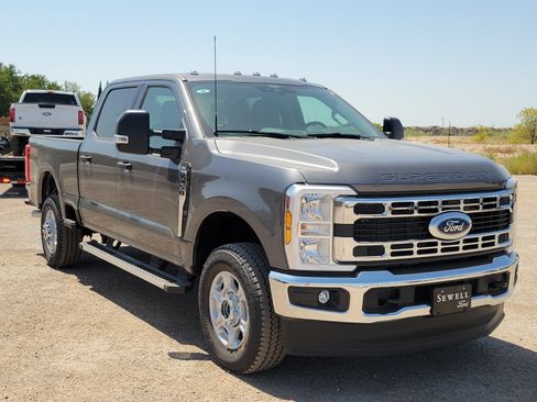 New 2026 Ford F250 XLT w/ FX4 Off-Road Package AWD/4WD image 6