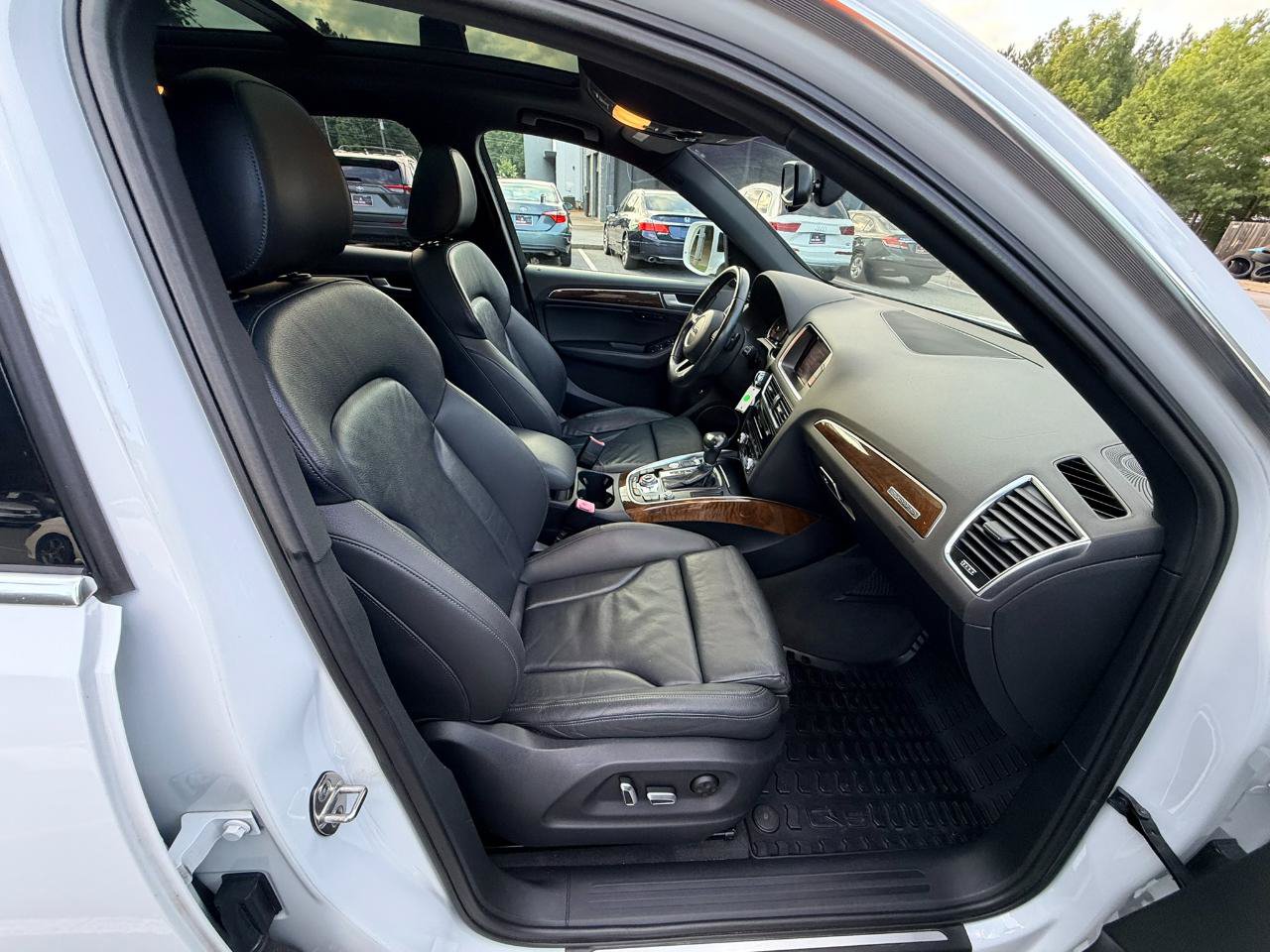 Used 2015 Audi Q5 2.0T Premium Plus w/ Technology Package AWD/4WD image 14