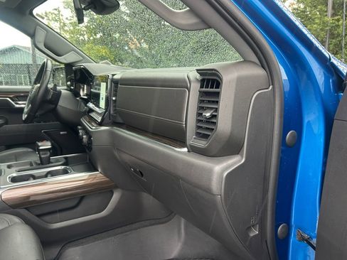 Used 2022 Chevrolet Silverado 1500 LT Trail Boss w/ LT Trail Boss Premium Package AWD/4WD image 27