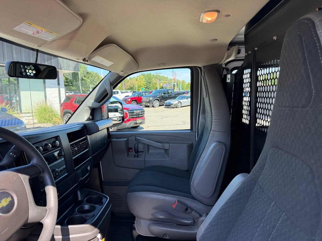 Used 2025 Chevrolet Express 2500 w/ Driver Convenience Package RWD image 9