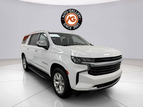 Used 2023 Chevrolet Suburban Premier image 1