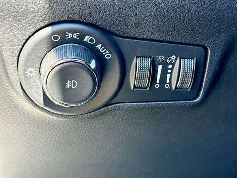 Used 2023 Jeep Compass Latitude AWD/4WD image 33