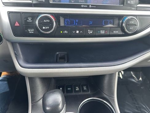 Used 2015 Toyota Highlander Limited image 21