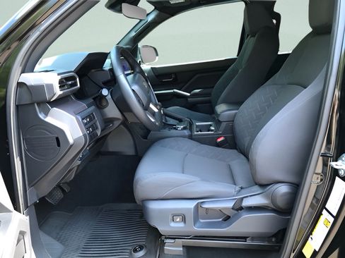 Certified 2025 Toyota Tacoma SR5 AWD/4WD image 16