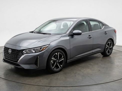 Used 2025 Nissan Sentra SV image 3