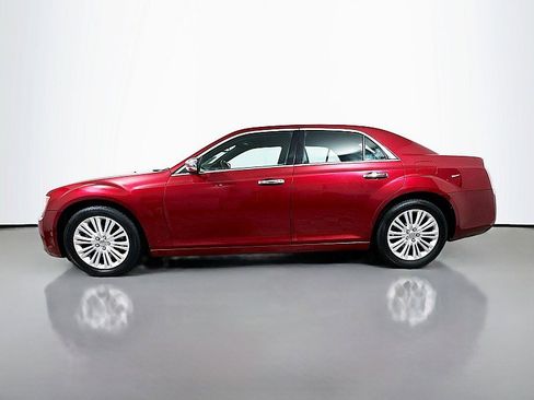Used 2014 Chrysler 300 C image 4