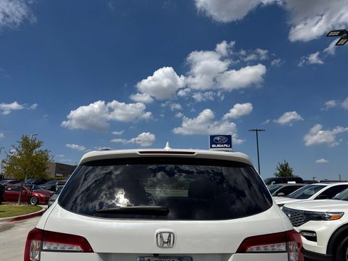 Used 2021 Honda Pilot Touring image 7